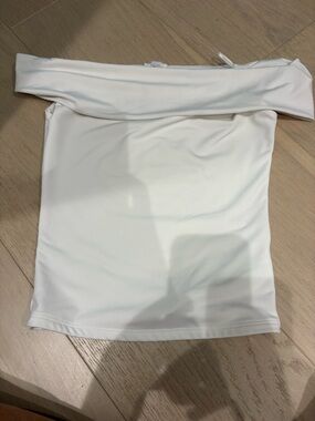 Women’s Garage off the shoulder shirt size XS